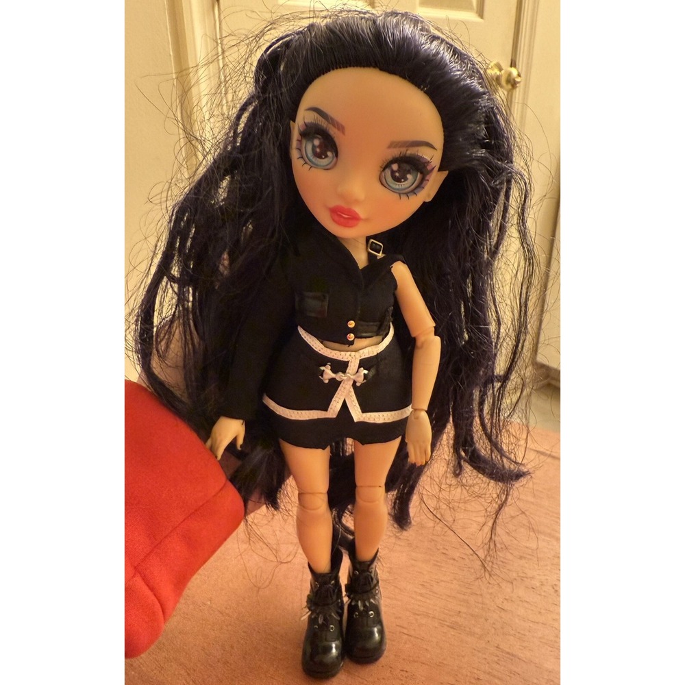 Shadow High Ainsley Slater doll With Outfit
